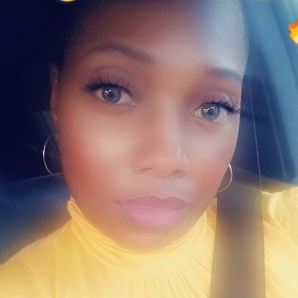 Meet your Posher, Nelly - Picture 2 of 2